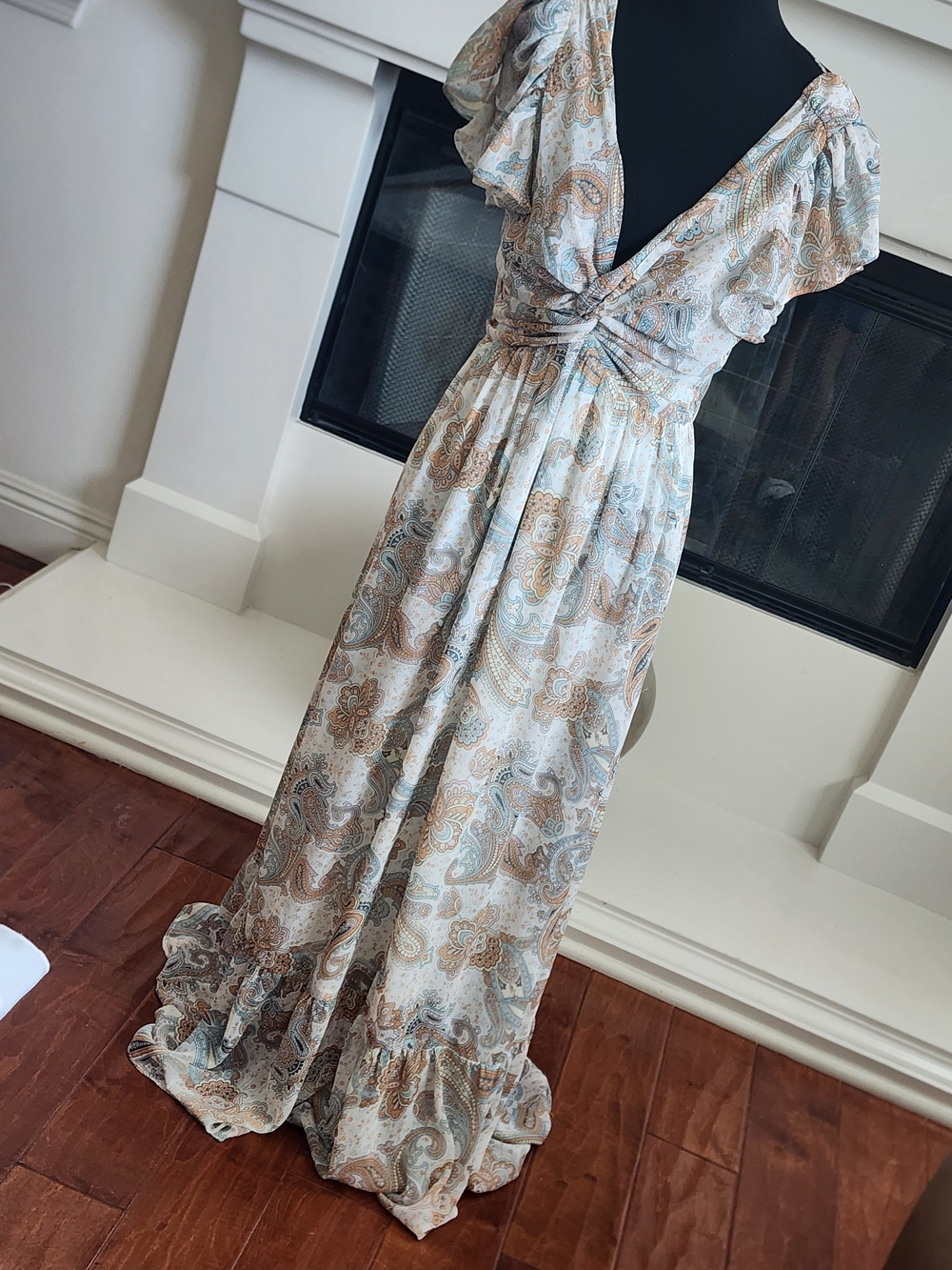 Storia Beige and Light Blue Paisley Backless Maxi Dress